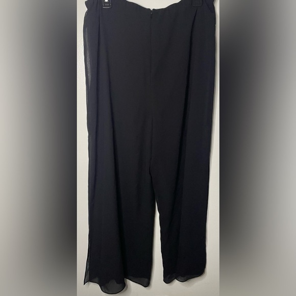 Women’s wide legged dress, pants, size XL - Picture 6 of 7